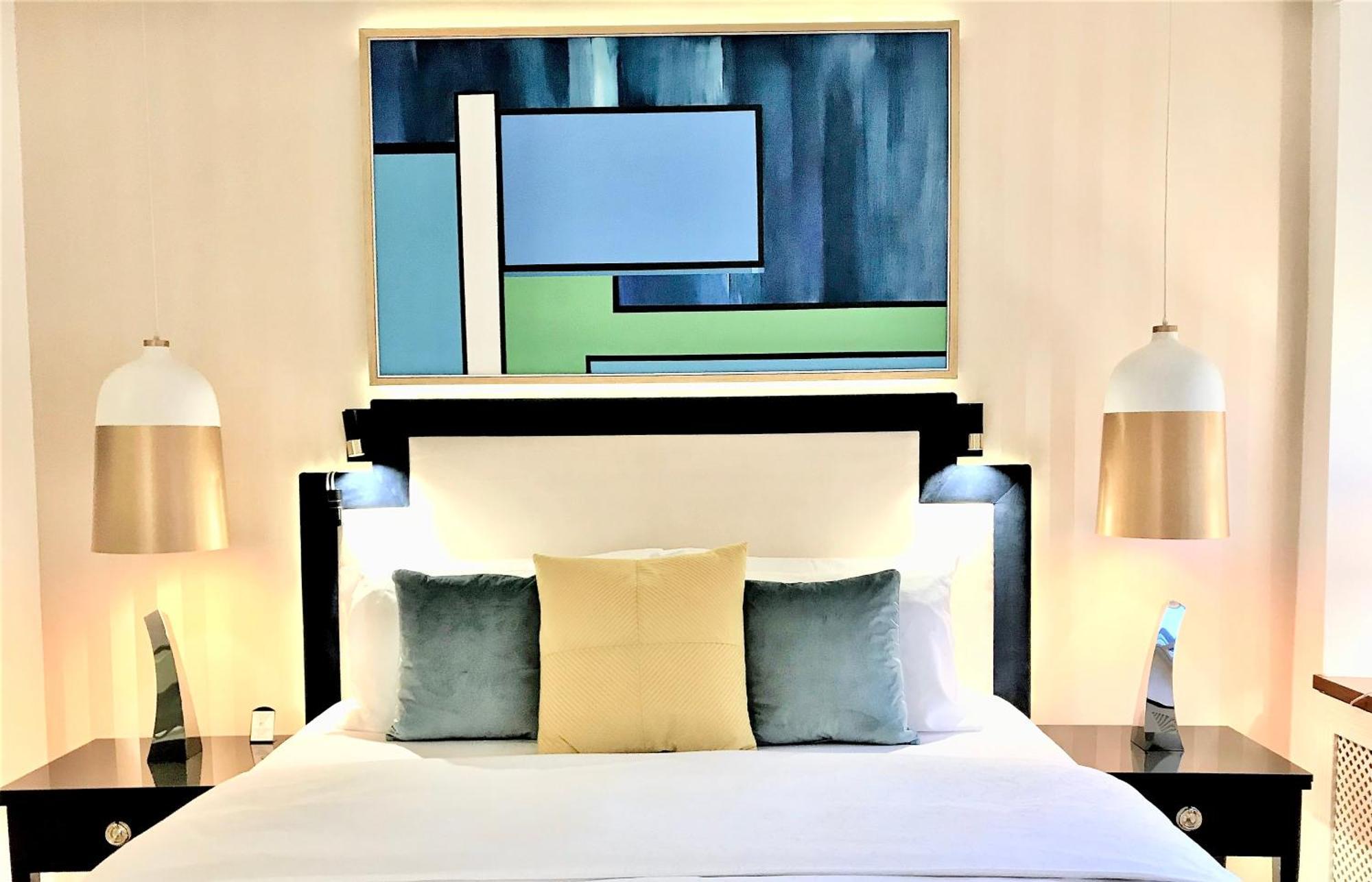 Mondrian Luxury Suites & Apartments Market Square I Warsaw Bilik gambar