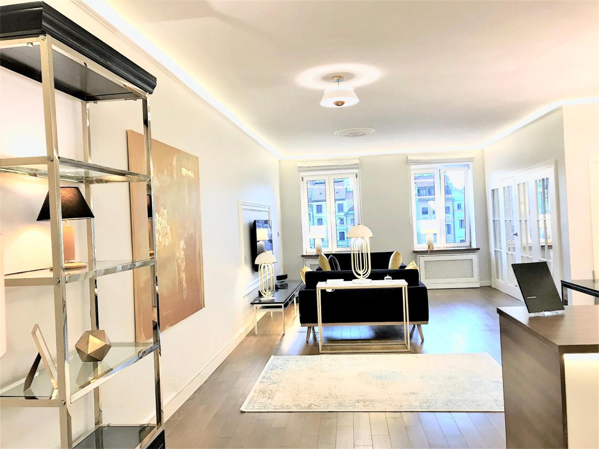 Mondrian Luxury Suites & Apartments Market Square I Warsaw Bilik gambar
