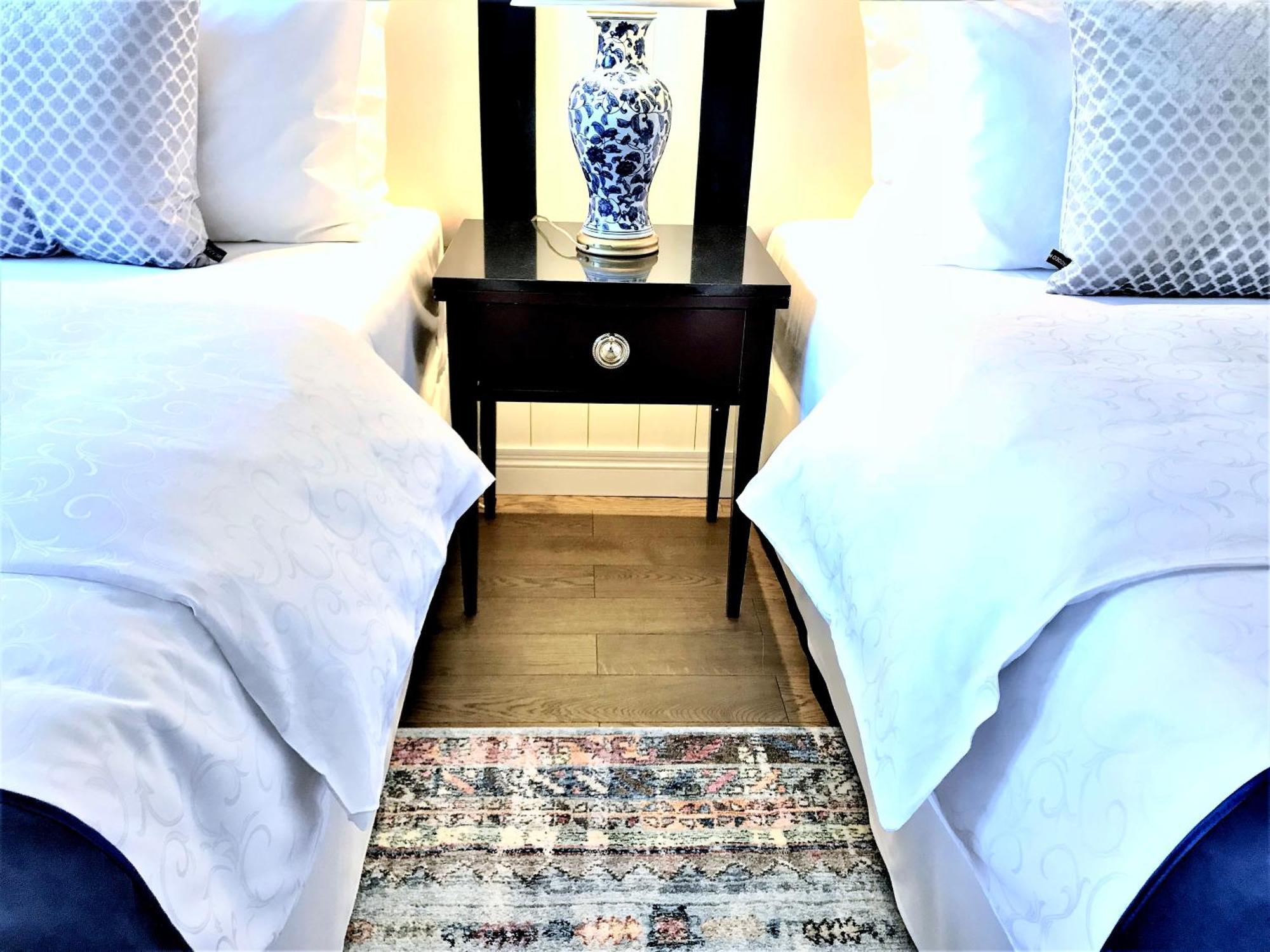 Mondrian Luxury Suites & Apartments Market Square I Warsaw Bilik gambar