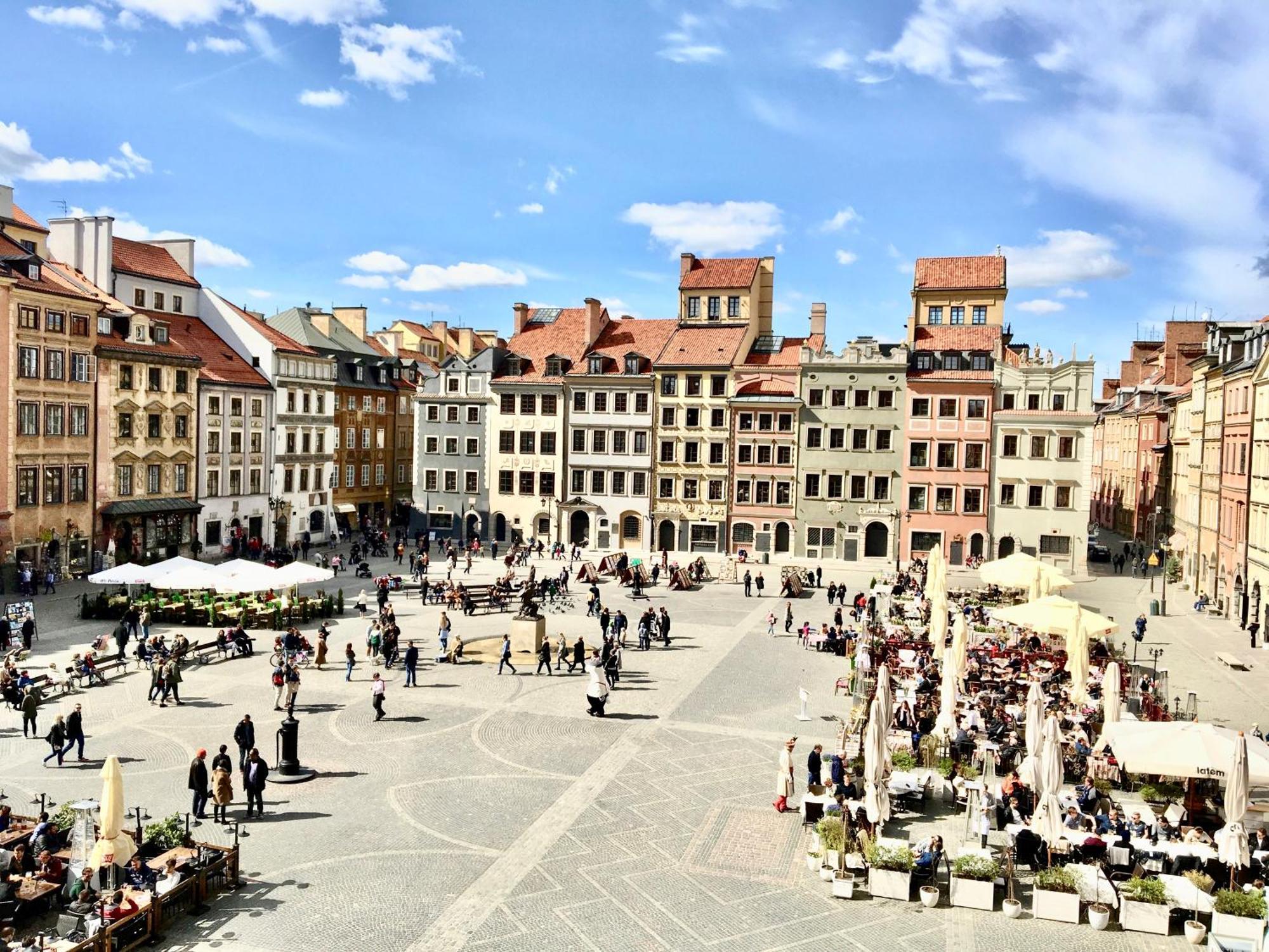 Mondrian Luxury Suites & Apartments Market Square I Warsaw Bilik gambar