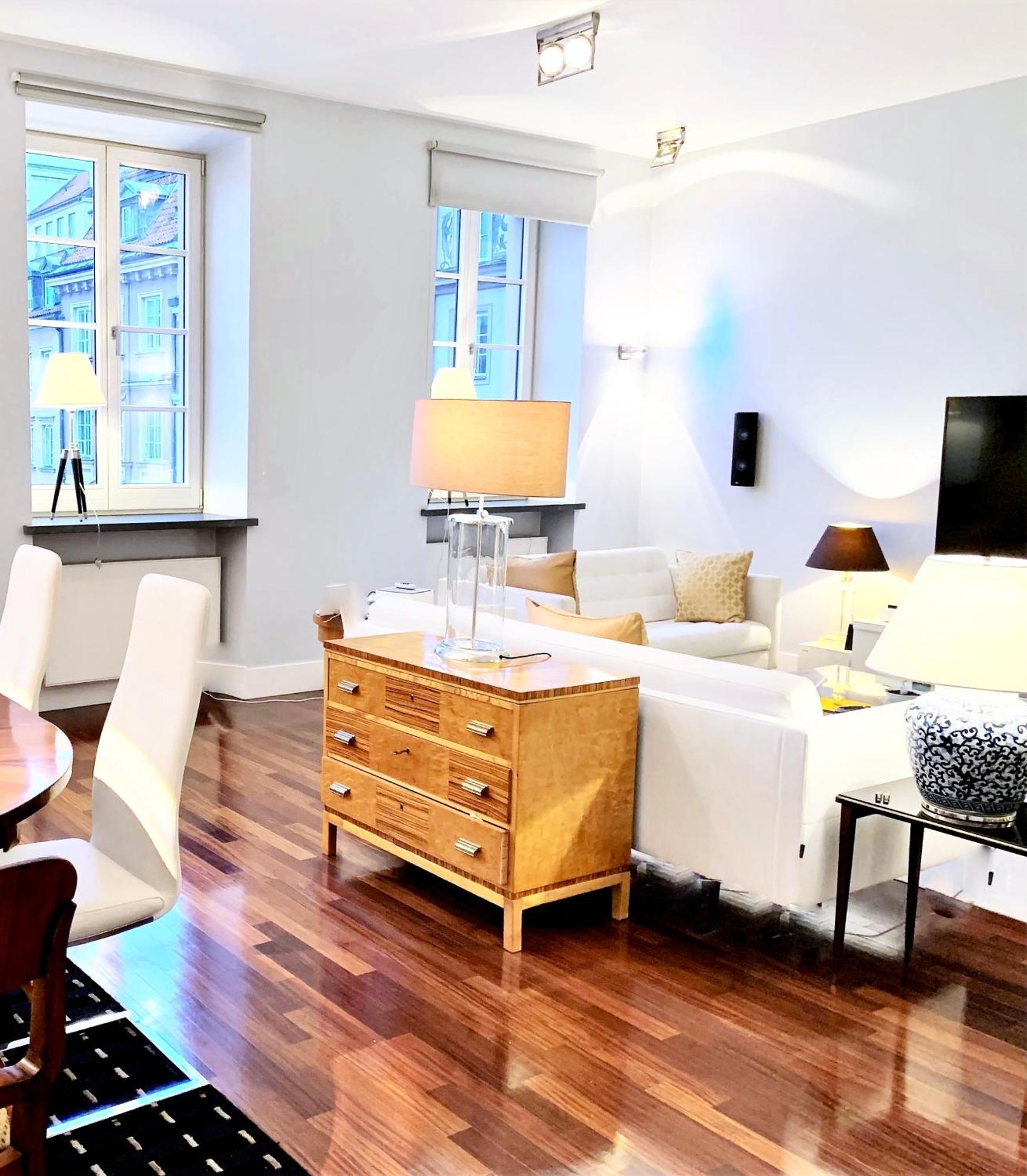 Mondrian Luxury Suites & Apartments Market Square I Warsaw Bilik gambar