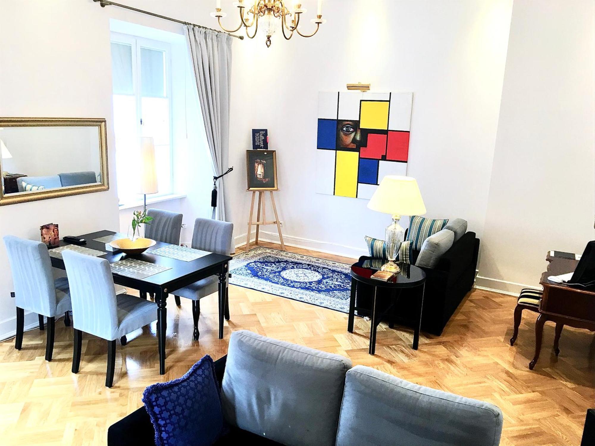 Mondrian Luxury Suites & Apartments Market Square I Warsaw Bilik gambar