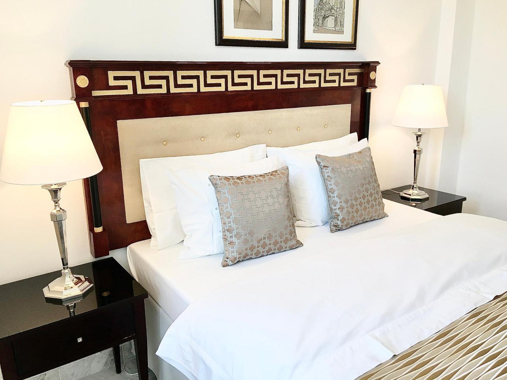 Mondrian Luxury Suites & Apartments Market Square I Warsaw Bilik gambar
