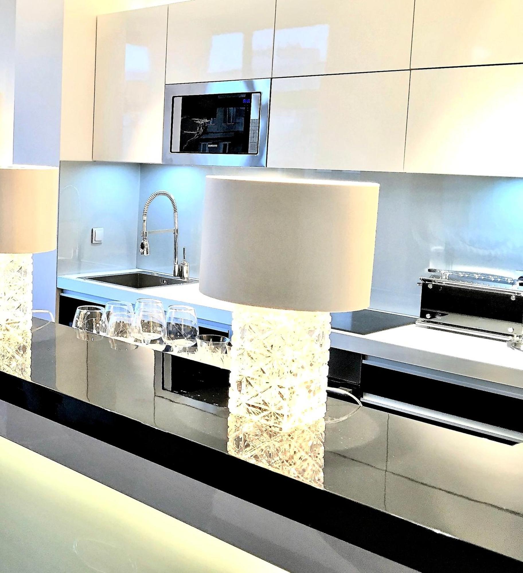 Mondrian Luxury Suites & Apartments Market Square I Warsaw Bilik gambar
