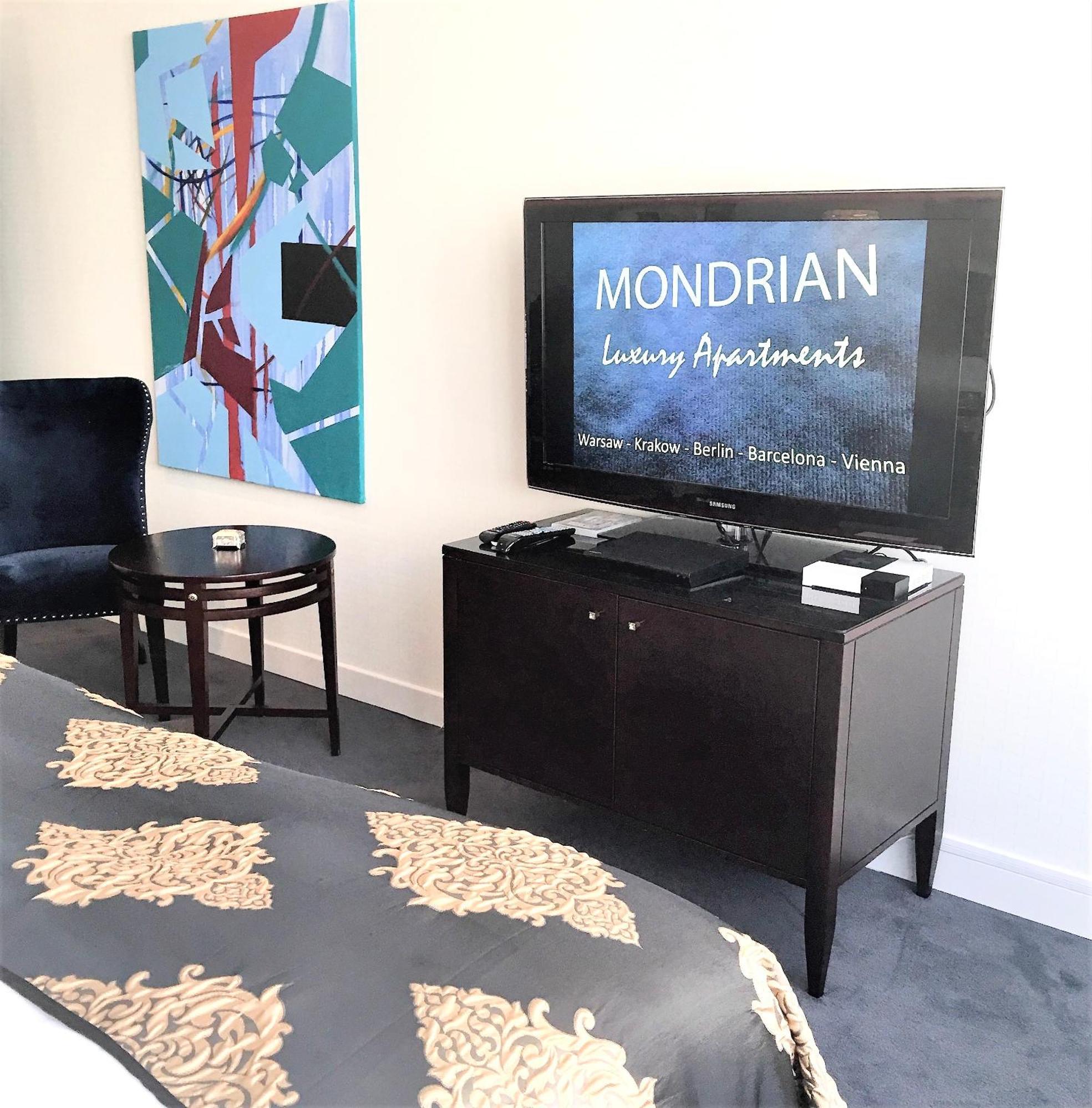 Mondrian Luxury Suites & Apartments Market Square I Warsaw Bilik gambar
