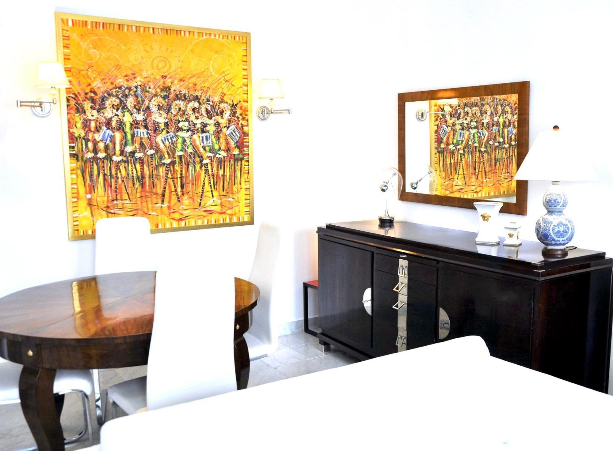 Mondrian Luxury Suites & Apartments Market Square I Warsaw Bilik gambar