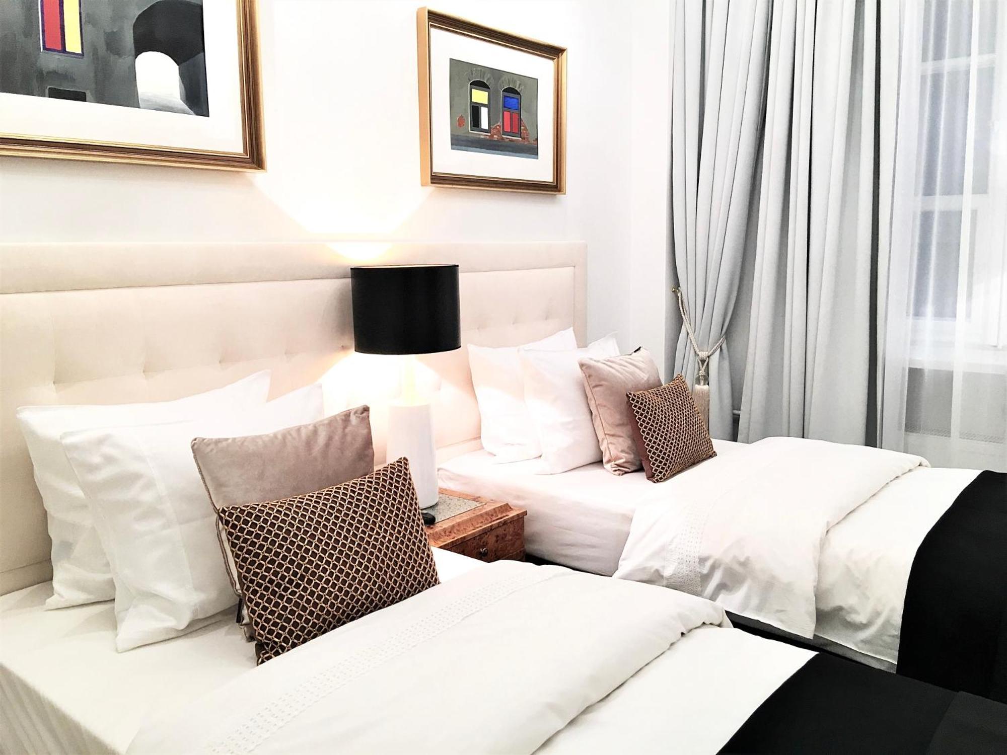 Mondrian Luxury Suites & Apartments Market Square I Warsaw Bilik gambar