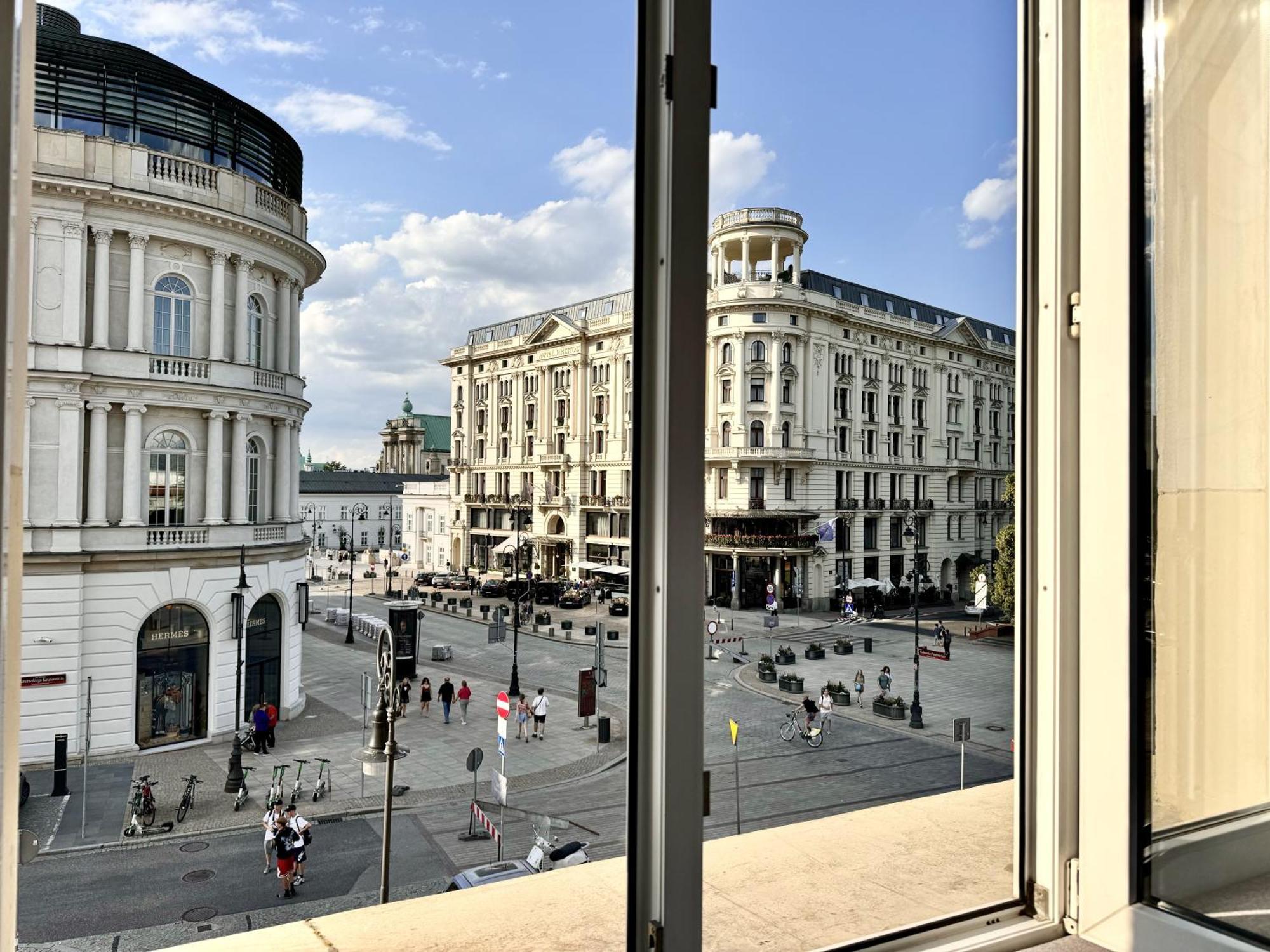 Mondrian Luxury Suites & Apartments Market Square I Warsaw Bilik gambar