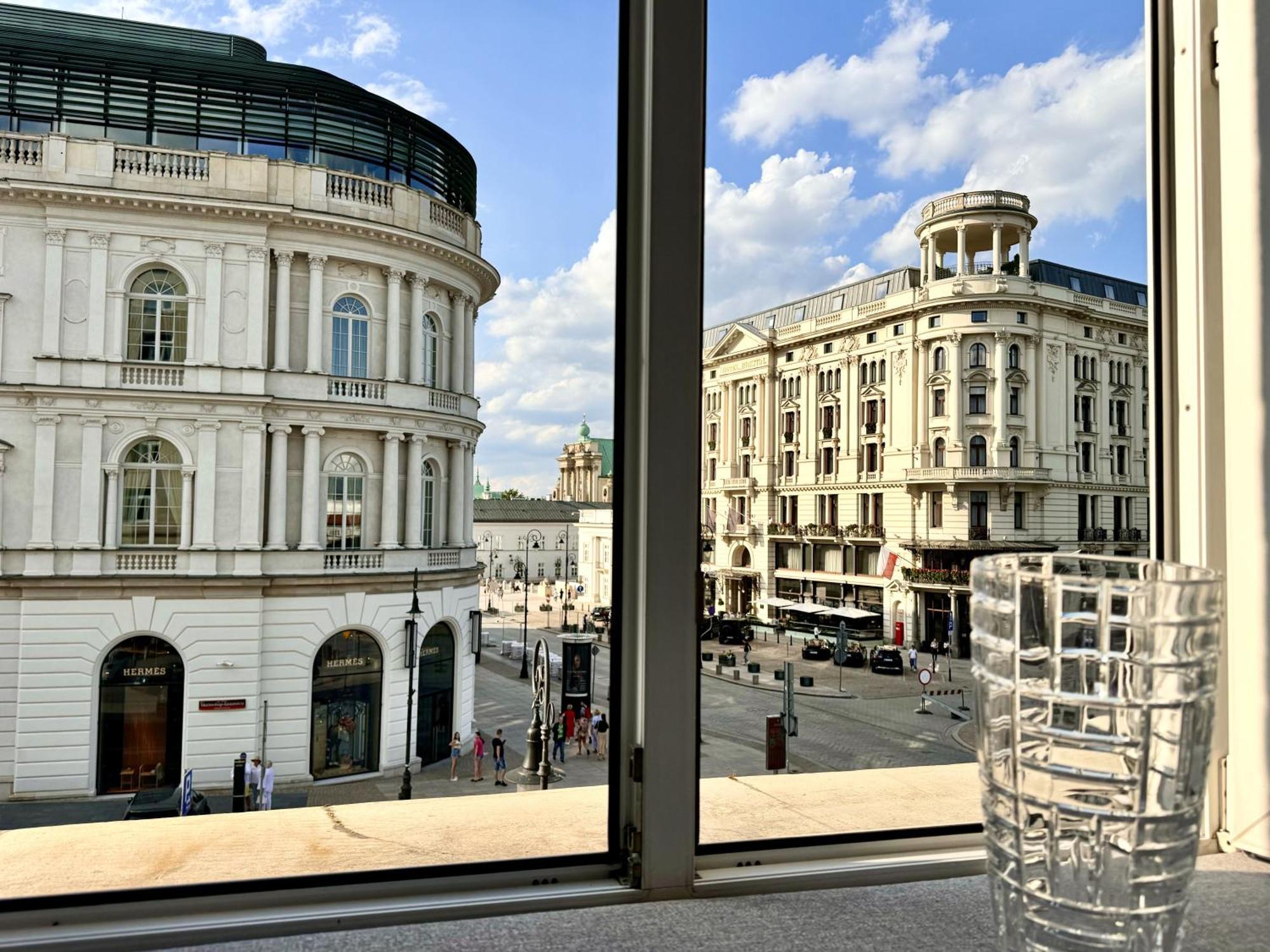Mondrian Luxury Suites & Apartments Market Square I Warsaw Bilik gambar