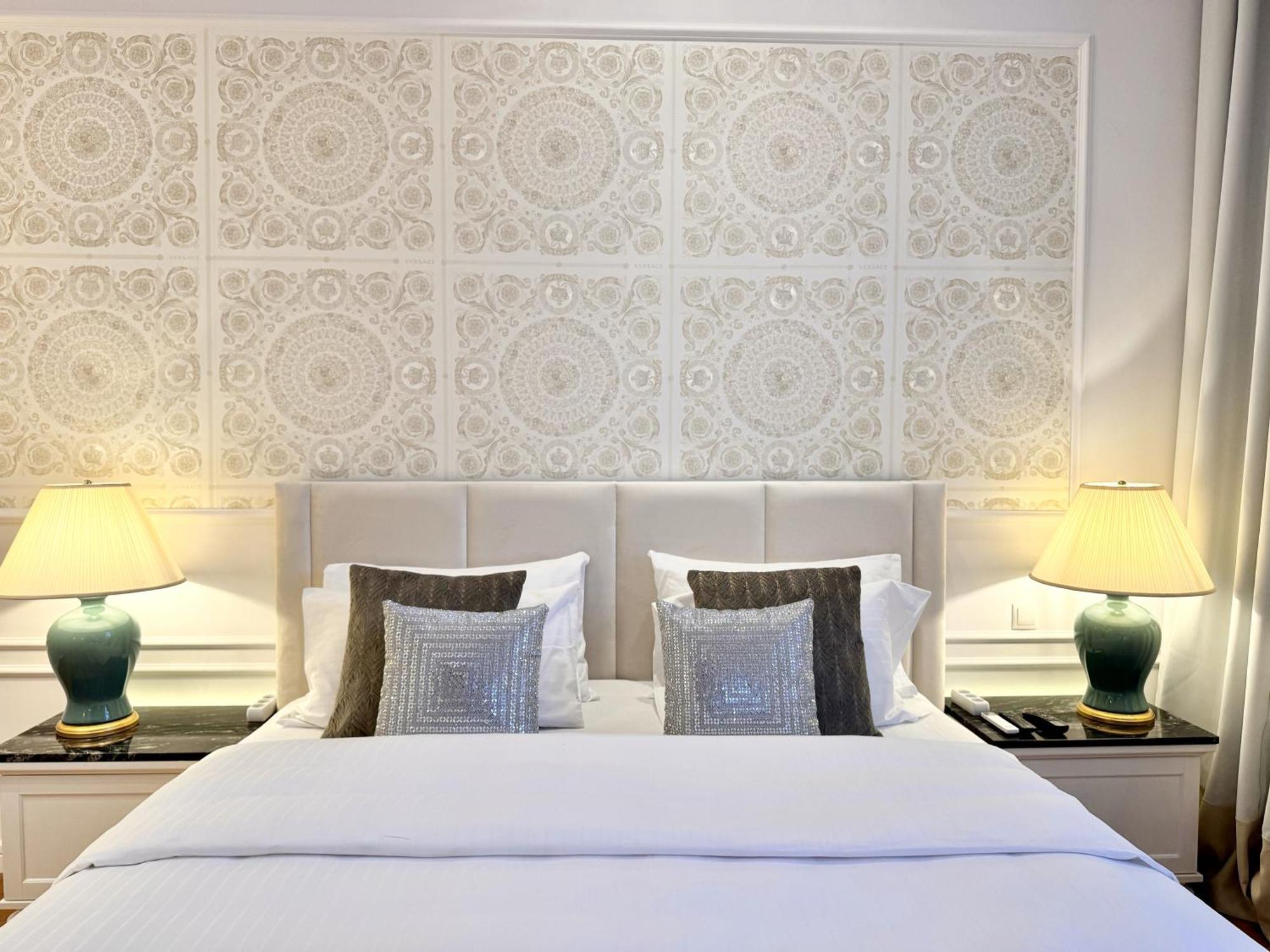 Mondrian Luxury Suites & Apartments Market Square I Warsaw Bilik gambar